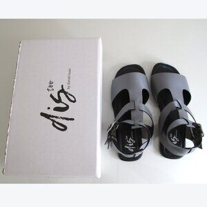 Sandal Size 6.5 gray Color David Isaac SUMMIT NWT 🆕